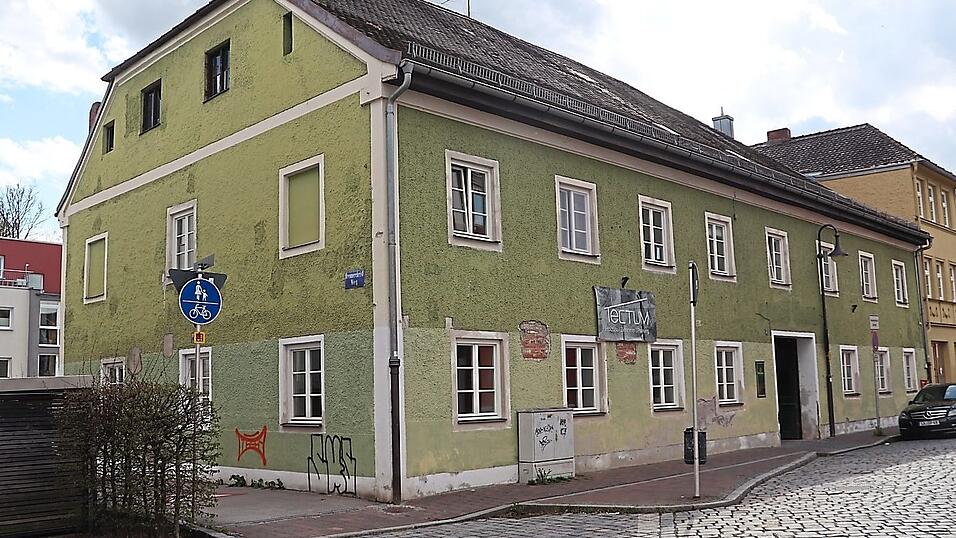 Innen ist das ehemalige Gasthaus bald fertig saniert. Dann steht die Fassade an.