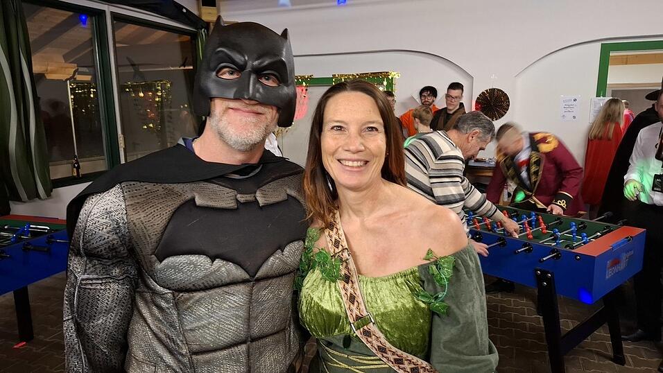 &bdquo;Waldfee&ldquo; Beate Ortmeier war bei &bdquo;Batman&ldquo; Wolfgang Brunner gut beh&uuml;tet.