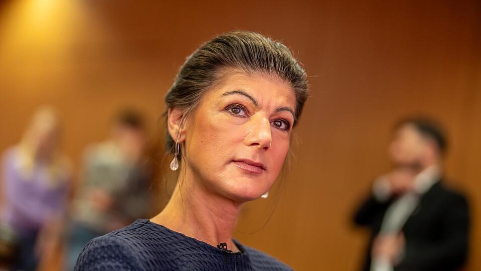 BSW-Chefin Sahra Wagenknecht bezeichnet die aktuellen Spritpreise als 'reine Abzocke'.