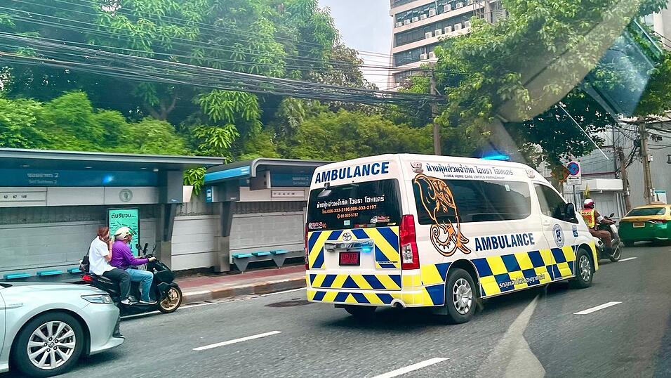 Viele Verletzte mussten in Krankenh&auml;user gebracht werden. (Symbolbild)