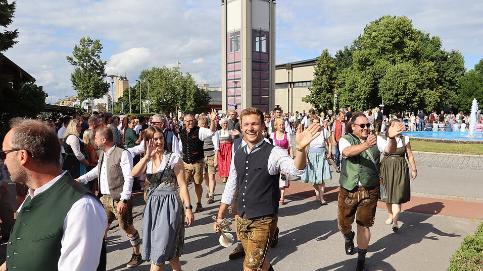 Am Freitag startete das Landauer Volksfest.