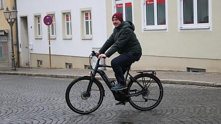 Ludwig Kerscher ist gern ist mit dem E-Bike unterwegs.