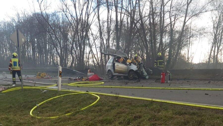 Bei dem Unfall sollen ein Lastwagen und ein Auto zusammengesto&szlig;en sein.&nbsp;