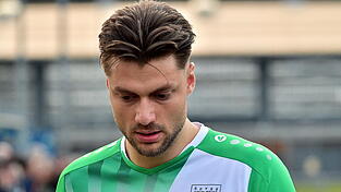 Der Einsatz von Deggendorfs Abwehrchef Alexander Sperl gegen Hofkirchen ist gef&auml;hrdet.