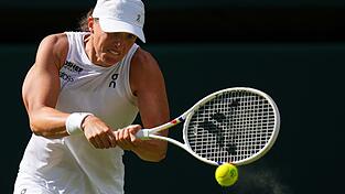 Iga Swiatek gewinnt ihren ersten Wimbledon-Titel.