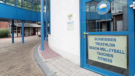 Lob gab es für den Einsatz der Verantwortlichen des Schwimmclubs 53 Landshut für eine Nutzung des Herrenbeckens auch in den Wintermonaten. „Das verdient absolut höchste Anerkennung“, sagte Jürgen Baron, der Interimsleiter der Stadtwerke Landshut, in der Sitzung des Werksenats. Lob gab es für den Einsatz der Verantwortlichen des Schwimmclubs 53 Landshut für eine Nutzung des Herrenbeckens auch in den Wintermonaten. „Das verdient absolut höchste Anerkennung“, sagte Jürgen Baron, der Interimsleiter der Stadtwerke Landshut, in der Sitzung des Werksenats.