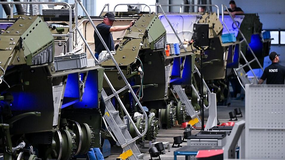 Bis zu 10 Fahrmodule des Boxer sollen auf der neuen Fertigungsstra&szlig;e pro Monat gebaut werden k&ouml;nnen.