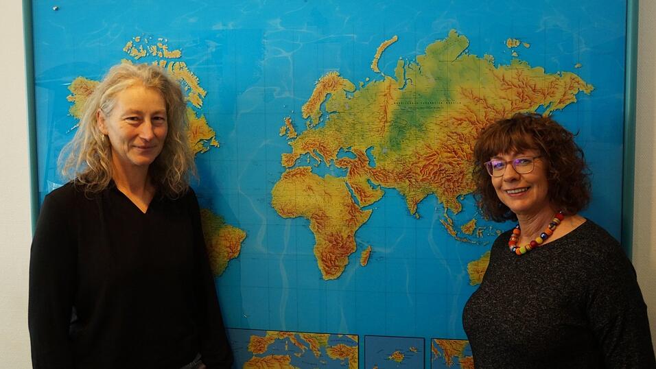'Die Welt ist gro&szlig; und sch&ouml;n', beschreibt B&uuml;roleiterin Christine Ostermeier (r.), die bereits alle f&uuml;nf Kontinente bereist hat, ihre pers&ouml;nlichen Erfahrungen.
