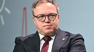 Wurden mehrere Reden und Gastbeiträge von Thüringens Ministerpräsident Mario Voigt (CDU) mit Hilfe von Künstlicher Intelligenz (KI) erstellt? (Archivbild) Wurden mehrere Reden und Gastbeiträge von Thüringens Ministerpräsident Mario Voigt (CDU) mit Hilfe von Künstlicher Intelligenz (KI) erstellt? (Archivbild)