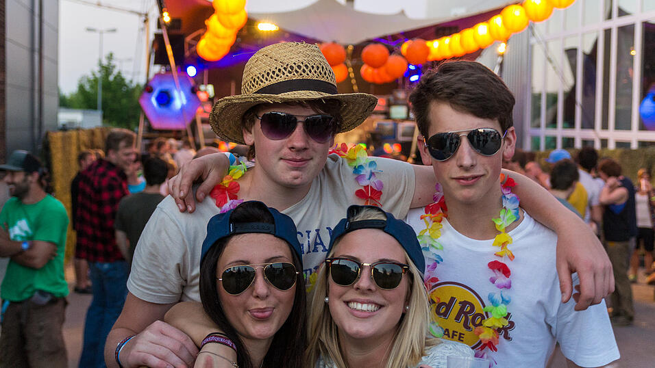 Ein Streifzug durch das Campinggelände: Trotz heißer Temperaturen sind die Festivalbesucher bestens gelaunt. (Foto: Susanne Raith) Ein Streifzug durch das Campinggelände: Trotz heißer Temperaturen sind die Festivalbesucher bestens gelaunt. (Foto: Susanne Raith)