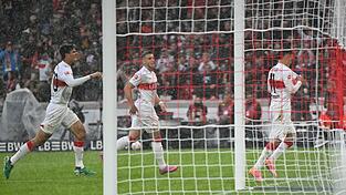 Bilal El Khannouss führt den VfB Stuttgart zum nächsten Heimsieg.