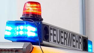 Nach dem Ölaustritt wurde die Freiwillige Feuerwehr alarmiert. Nach dem Ölaustritt wurde die Freiwillige Feuerwehr alarmiert.