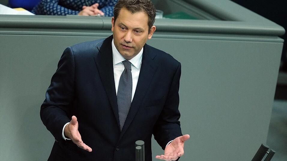 Finanzminister Lars Klingbeil erhält für seinen Haushalt auch Kritik aus den Reihen des Koalitionspartners. Finanzminister Lars Klingbeil erhält für seinen Haushalt auch Kritik aus den Reihen des Koalitionspartners.