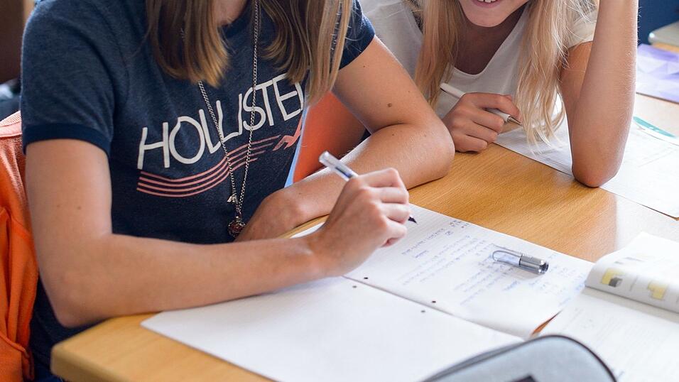 Mädchen im Unterricht (Symbolbild) Mädchen im Unterricht (Symbolbild)