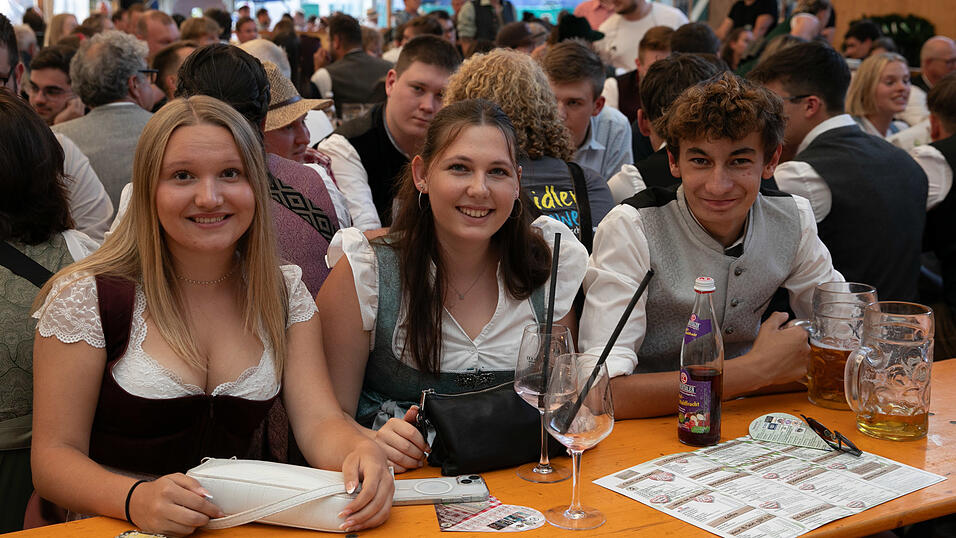 Die Partybilder vom Montag, 18. August, aus dem Festzelt Weckmann. Die Partybilder vom Montag, 18. August, aus dem Festzelt Weckmann.