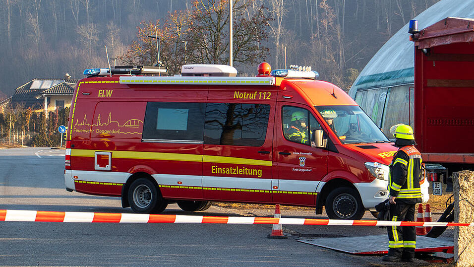 Nach dem Chlorgasaustritt am Elypso waren zahlreiche Einsatzkräfte vor Ort. 