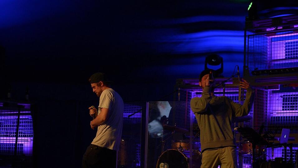 Random Entertainment boten anspruchsvollen Sprechgesang mit Wortwitz.