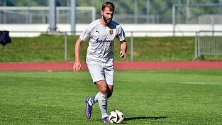 Die Kötztinger Abwehr um Jan Hosek muss gegen Eggenfelden sicher stehen, dann ist ein Heimerfolg so kurz vor der Winterpause möglich. Die Kötztinger Abwehr um Jan Hosek muss gegen Eggenfelden sicher stehen, dann ist ein Heimerfolg so kurz vor der Winterpause möglich.