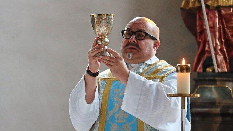 Kaplan Hackenspiel bei der Messe am Mittwoch. Kaplan Hackenspiel bei der Messe am Mittwoch.