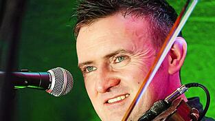 Liam Reilly und seine acht Musikerkollegen geben am Samstagnachmittag ein gratis Unplugged-Konzert in der Asam-Basilika. Liam Reilly und seine acht Musikerkollegen geben am Samstagnachmittag ein gratis Unplugged-Konzert in der Asam-Basilika.