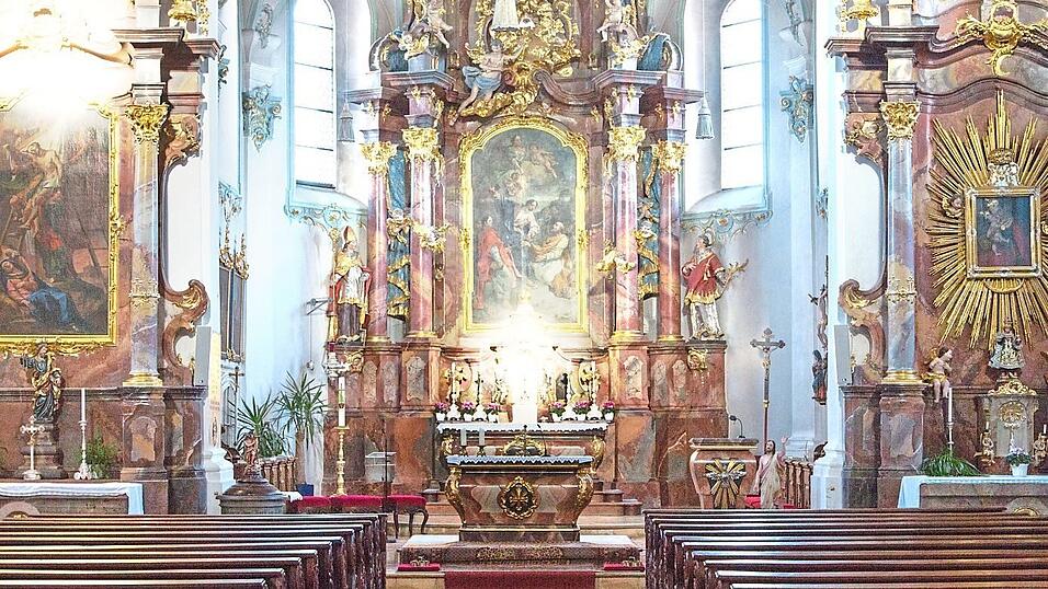 'Lichtspiele' in der Pfarrkirche Sankt Peter und Erasmus in Geiselhöring: Zum Frühlingsanfang erstrahlen die Altäre am Spätnachmittag wieder in gleißendem Licht. 'Lichtspiele' in der Pfarrkirche Sankt Peter und Erasmus in Geiselhöring: Zum Frühlingsanfang erstrahlen die Altäre am Spätnachmittag wieder in gleißendem Licht.