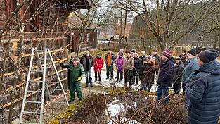 Fachmann Wilhelm Maurer beantwortete die zahlreichen Fragen der Kursteilnehmer.