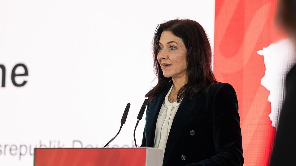 Wirtschaftsministerin Katherina Reiche (CDU), attackierte die Vorschläge von SPD-Chef Lars Klingbeil scharf. Wirtschaftsministerin Katherina Reiche (CDU), attackierte die Vorschläge von SPD-Chef Lars Klingbeil scharf.