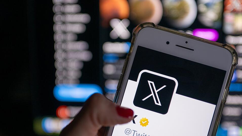 Das Soziale Medium 'X', das insbesondere für politische Meinungsäußerungen genutzt wird, ist Forschungsobjekt des Projekts 'Sparta'. Das Soziale Medium 'X', das insbesondere für politische Meinungsäußerungen genutzt wird, ist Forschungsobjekt des Projekts 'Sparta'.