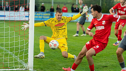 Mit seinem sechsten Saisontreffer in der Bayernliga Süd erzielte Baran Berk das 1:0 für Hankofen - die Führung brachten die Dorfbuam jedoch nicht über die Zeit. Mit seinem sechsten Saisontreffer in der Bayernliga Süd erzielte Baran Berk das 1:0 für Hankofen - die Führung brachten die Dorfbuam jedoch nicht über die Zeit.