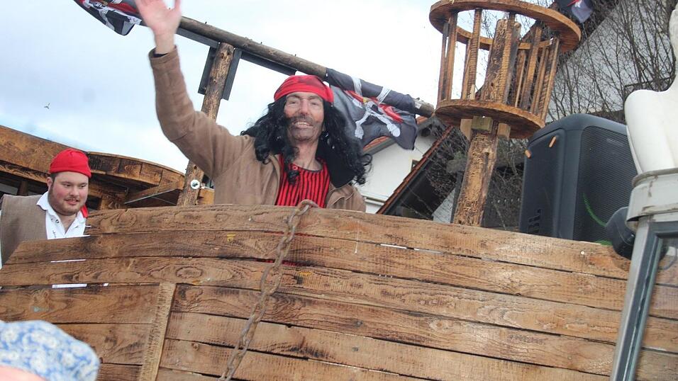 Viele Faschings-Fans haben sich am Samstag den Umzug in Langenbach angesehen. Viele Faschings-Fans haben sich am Samstag den Umzug in Langenbach angesehen.