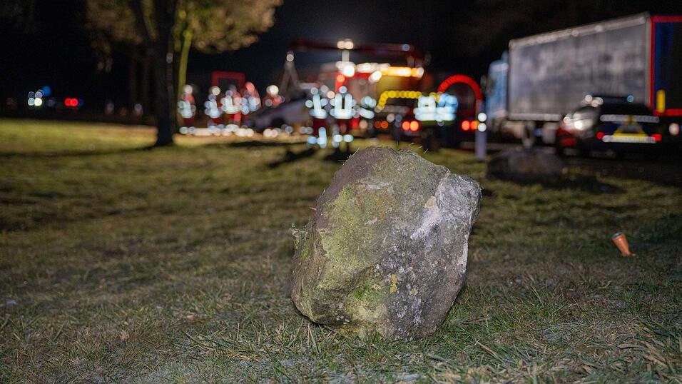 Auf einem Rastplatz bei Beratzhausen hat sich ein Auto überschlagen.