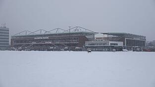 Das Millerntorstadion im Schnee - die Partie von St. Pauli gegen Leipzig kann nicht stattfinden. Das Millerntorstadion im Schnee - die Partie von St. Pauli gegen Leipzig kann nicht stattfinden.