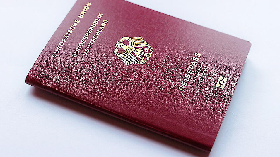 Wer ab Mai einen neuen Reisepass beantragt, kann sein Passbild nicht mehr selbst abgeben.