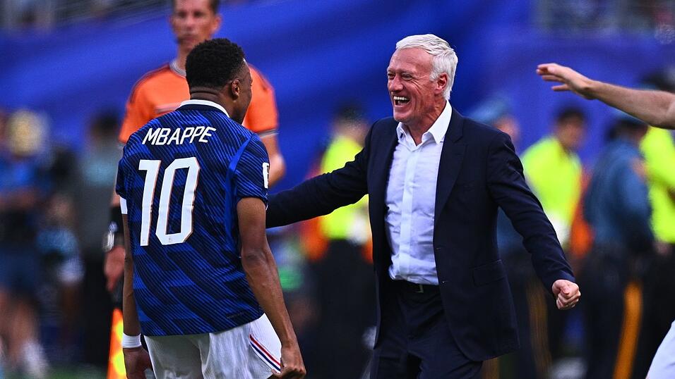 Der Kapit&auml;n und sein Trainer: Kylian Mbapp&eacute; (l.) mit Didier Deschamps.