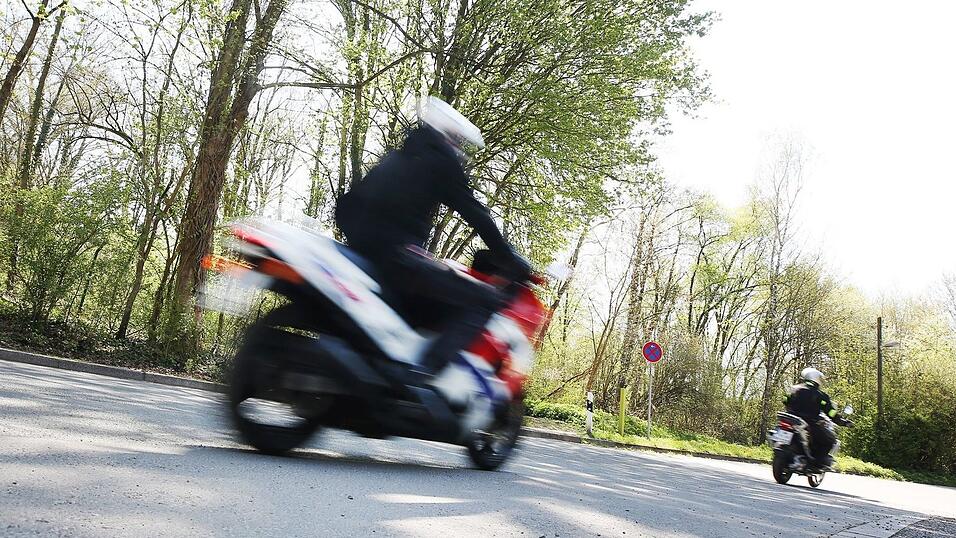 Beide Motorradfahrer kamen mit schwersten Verletzungen ins Krankenhaus. (Symbolbild) Beide Motorradfahrer kamen mit schwersten Verletzungen ins Krankenhaus. (Symbolbild)