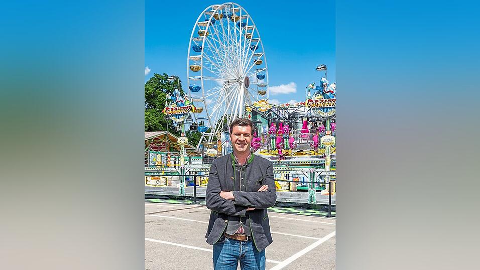 Arbeiten, aber auch ein wenig genießen: Dultchef Stefan Wimmer auf der Landshuter Frühjahrsdult. Arbeiten, aber auch ein wenig genießen: Dultchef Stefan Wimmer auf der Landshuter Frühjahrsdult.