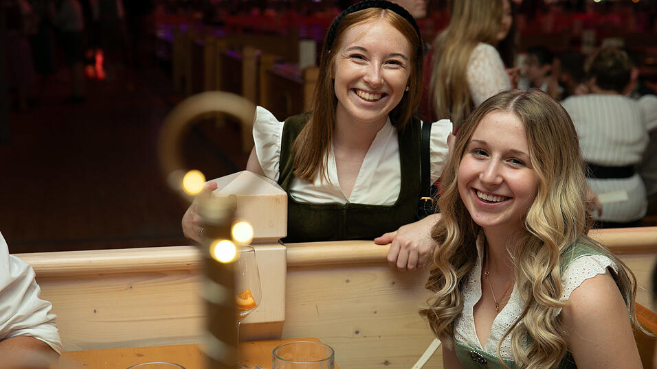 Die Partybilder vom Dienstag, 12. August, aus dem Festzelt Reisinger. Die Partybilder vom Dienstag, 12. August, aus dem Festzelt Reisinger.