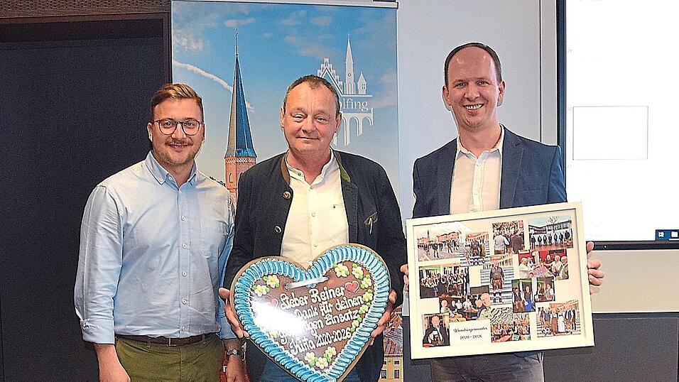 B&uuml;rgermeister Valentin Walk, ehemaliger Ausschussvorsitzender und Wiesnb&uuml;rgermeister Reiner Gillig mit seinem Nachfolger Michael Limmer (von links).