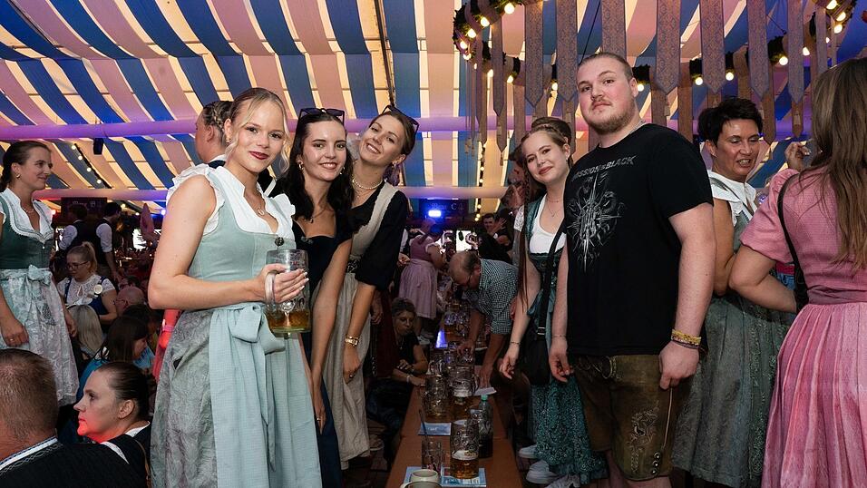 Die Partybilder vom Donnerstag, 13. August, aus dem Festzelt Wenisch. Die Partybilder vom Donnerstag, 13. August, aus dem Festzelt Wenisch.