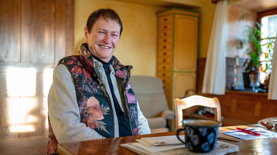 Hans-Jürgen Buchner in der Stube seines Wohnhauses. Hans-Jürgen Buchner in der Stube seines Wohnhauses.