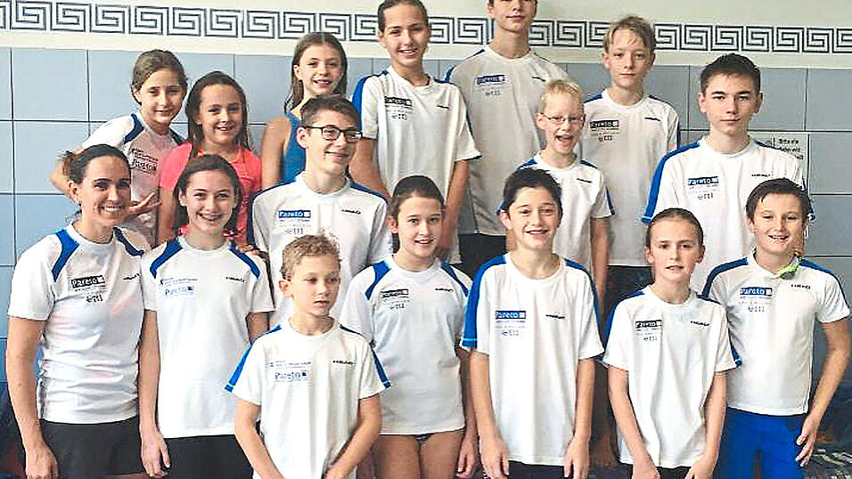 Ein Teil der Straubinger Mannschaft beim Vestner-Pokalauftritt in Landshut. Vordere Reihe von links: Trainerin Sandra Tömör-Salva, Anna Schuirer, Szemen Matyuhin, Maximilian Schuirer, Sophia Hamburg, Philipp Rauch, Laura Wagner, Alexander Lammer; hintere Reihe von links: Katharina Braun, Kimberly Salva, Johanna Trisl, Viktoria Braun, Gereon Englberger, Alexander Kaspers, Johannes Kaspers, Jonas Kandler.