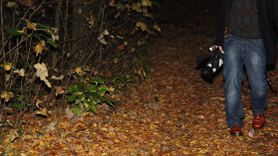 Videojournalist Mathias Adam (21) vor und hinter der Kamera. (Foto: Pfeffer)