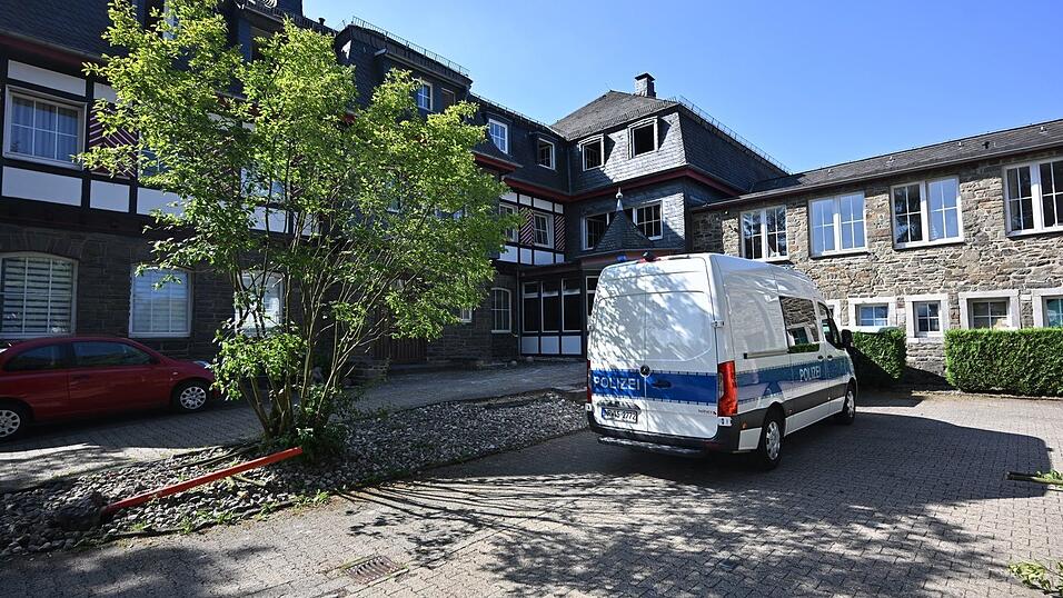 Bei einem Brand in einem Wohnkomplex in Monschau sind drei Menschen ums Leben gekommen. Bei einem Brand in einem Wohnkomplex in Monschau sind drei Menschen ums Leben gekommen.