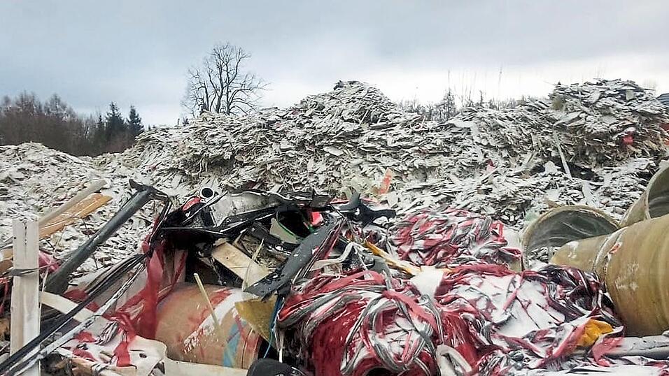 Ein Bild von der Müllhalde in Jiríkov, das Bürgermeisterin Barbora Sisková aufgenommen hat. Die Bürgermeisterin stoppte damals die Lastwagen und löste den Skandal aus. (Archiv) Ein Bild von der Müllhalde in Jiríkov, das Bürgermeisterin Barbora Sisková aufgenommen hat. Die Bürgermeisterin stoppte damals die Lastwagen und löste den Skandal aus. (Archiv)