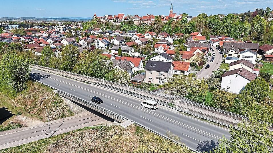 Die Br&uuml;cke &uuml;ber die Krautausstra&szlig;e wird ab Dienstag neu gebaut.