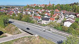 Die Brücke über die Krautausstraße wird ab Dienstag neu gebaut. Die Brücke über die Krautausstraße wird ab Dienstag neu gebaut.