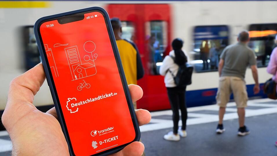 Wer trägt die absehbaren Kostensteigerungen beim Deutschlandticket - Bund oder Länder? Bisher ist noch keine Lösung absehbar. (Symbolbild)