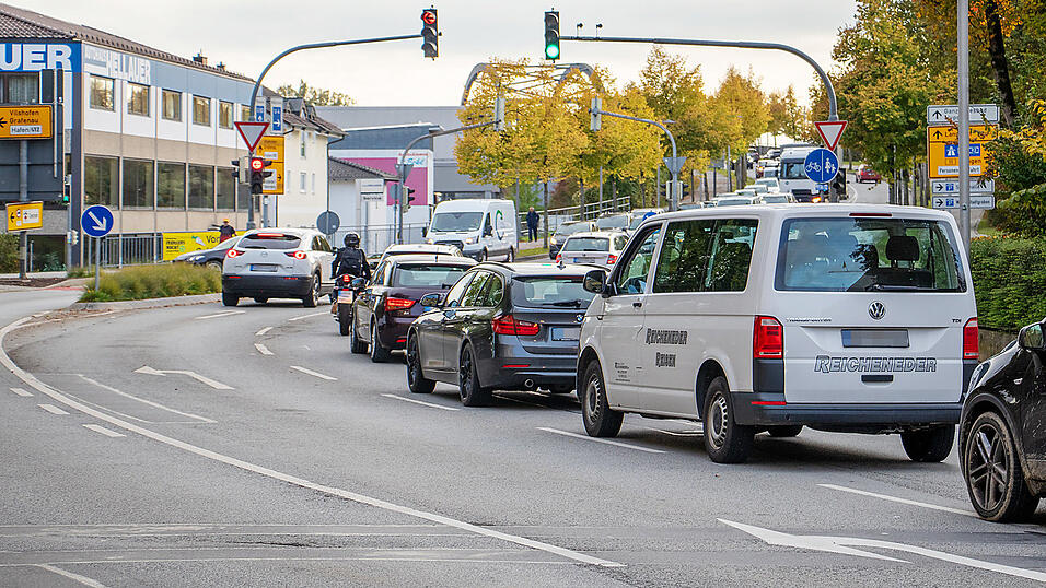 Von der Stadtmitte kommend Richtung Fischerdorf staut es sich ebenfalls.
