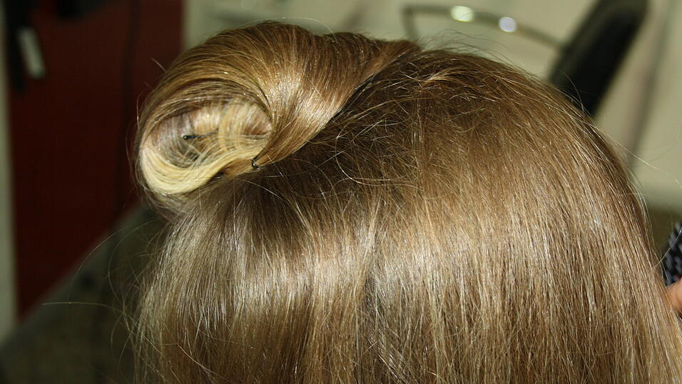 Die Rolle feststecken. Die Rolle feststecken.