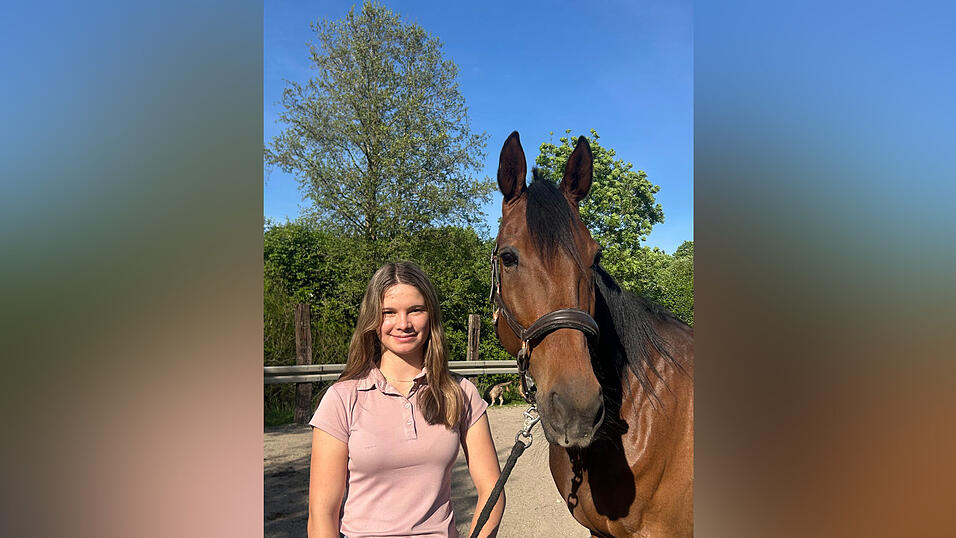 Theresa Geineder mit ihrem Pferd Bellas Bijou.